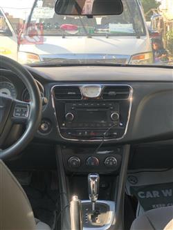 Chrysler 200